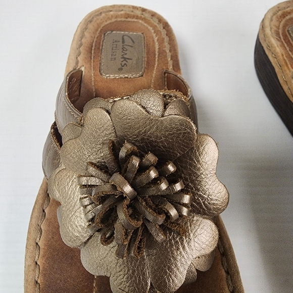 Clarks Artisan Bronze Color Leather Thong Sandals Size 8 - Picture 4 of 6